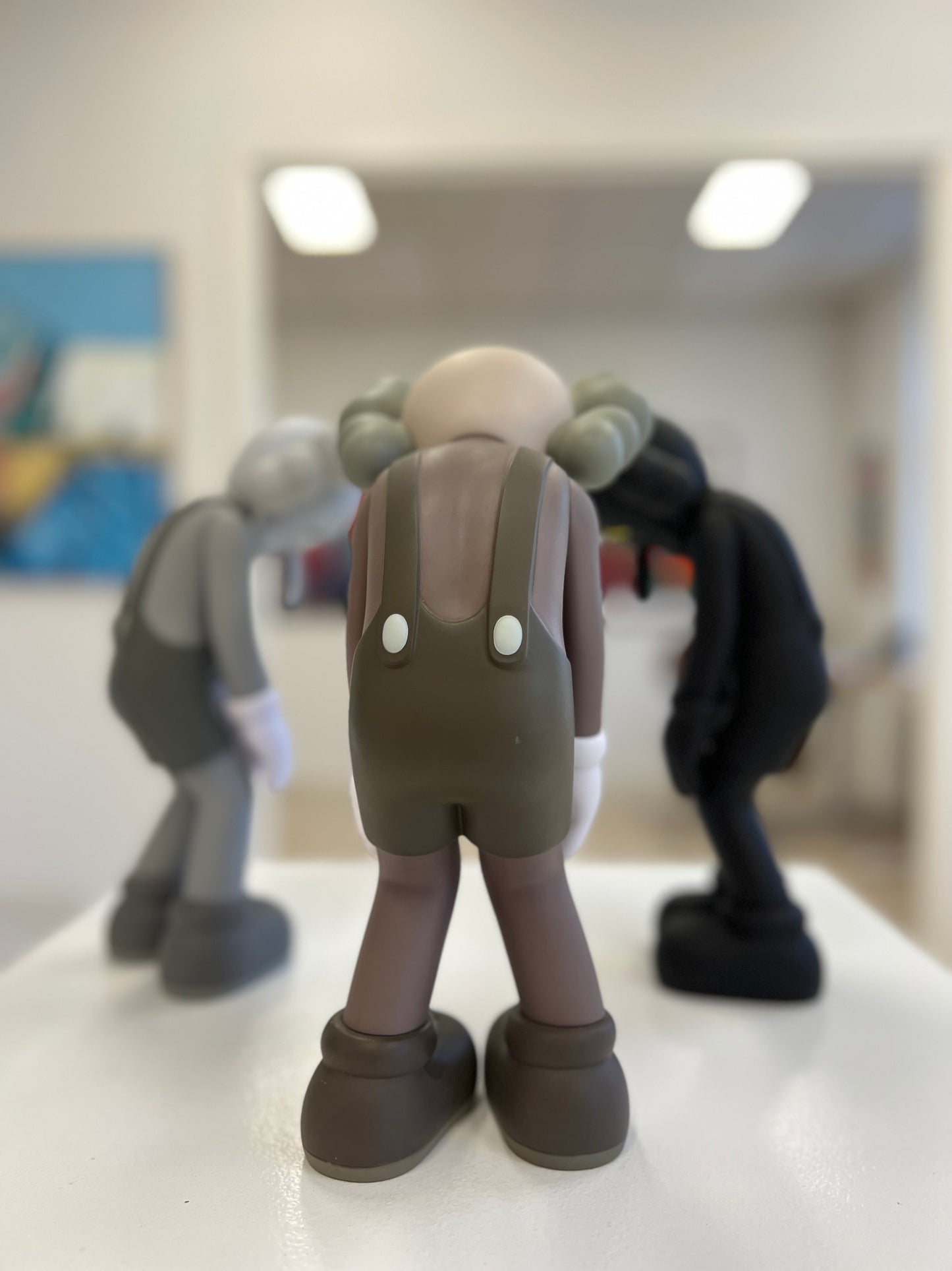 KAWS - Small Lie Grå